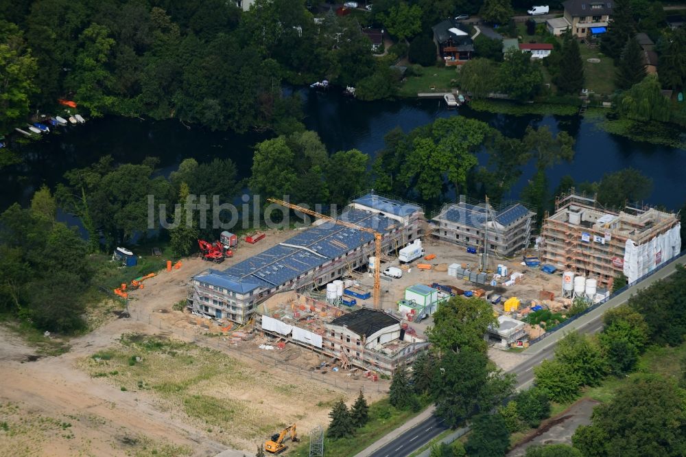 Potsdam von oben - Baustelle zum Neubau einer Mehrfamilienhaus-Wohnanlage entlang der Bundesstraße 2 - Tschudistraße im Ortsteil Neu Fahrland in Potsdam im Bundesland Brandenburg, Deutschland