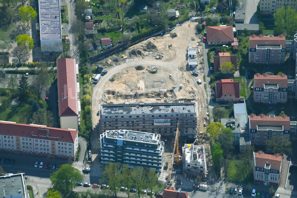 Berlin aus der Vogelperspektive: Baustelle zum Neubau einer Mehrfamilienhaus-Wohnanlage entlang der Einbecker Straße in Berlin, Deutschland