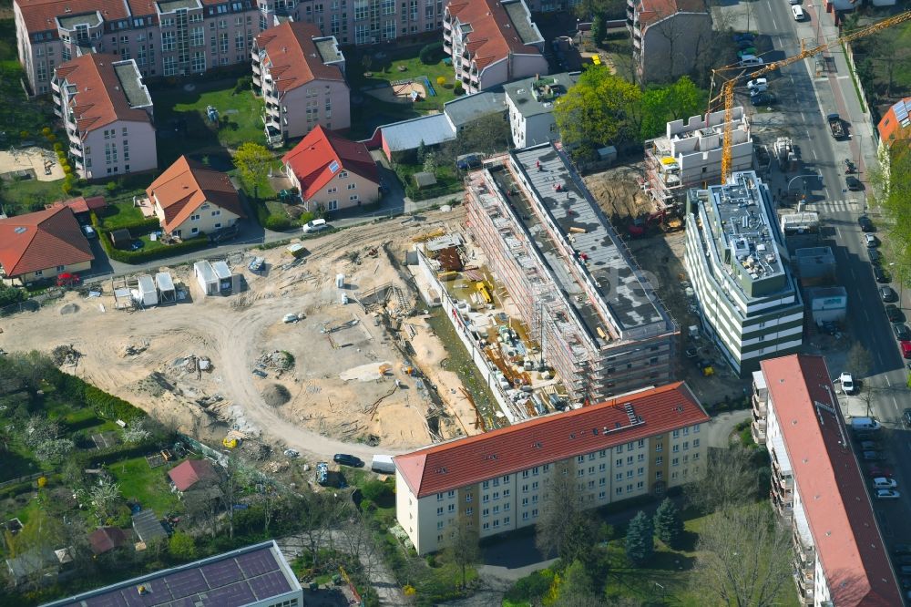 Berlin von oben - Baustelle zum Neubau einer Mehrfamilienhaus-Wohnanlage entlang der Einbecker Straße in Berlin, Deutschland