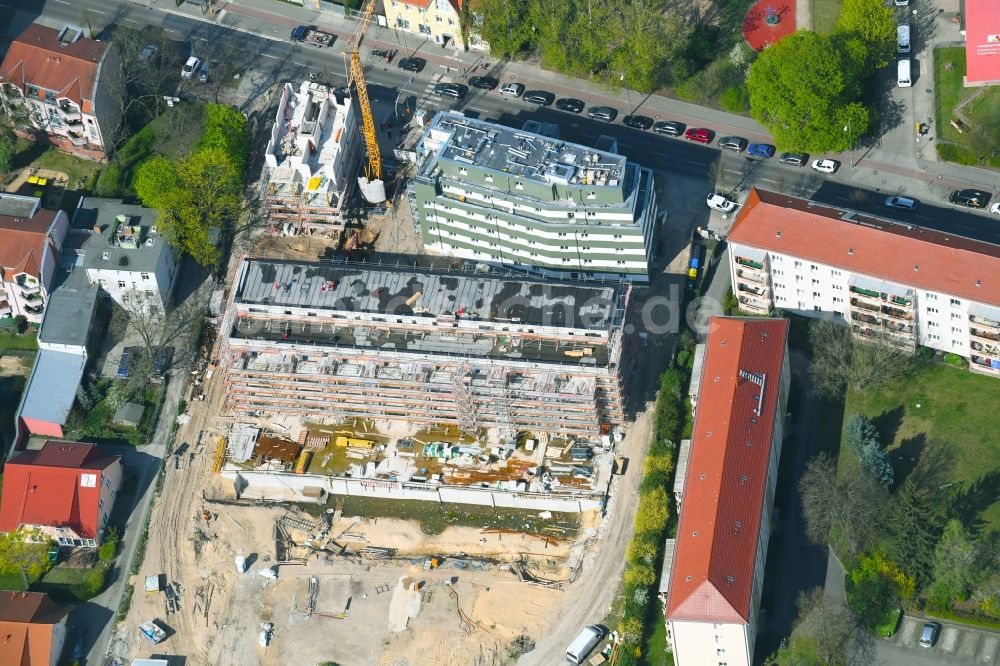 Luftbild Berlin - Baustelle zum Neubau einer Mehrfamilienhaus-Wohnanlage entlang der Einbecker Straße in Berlin, Deutschland