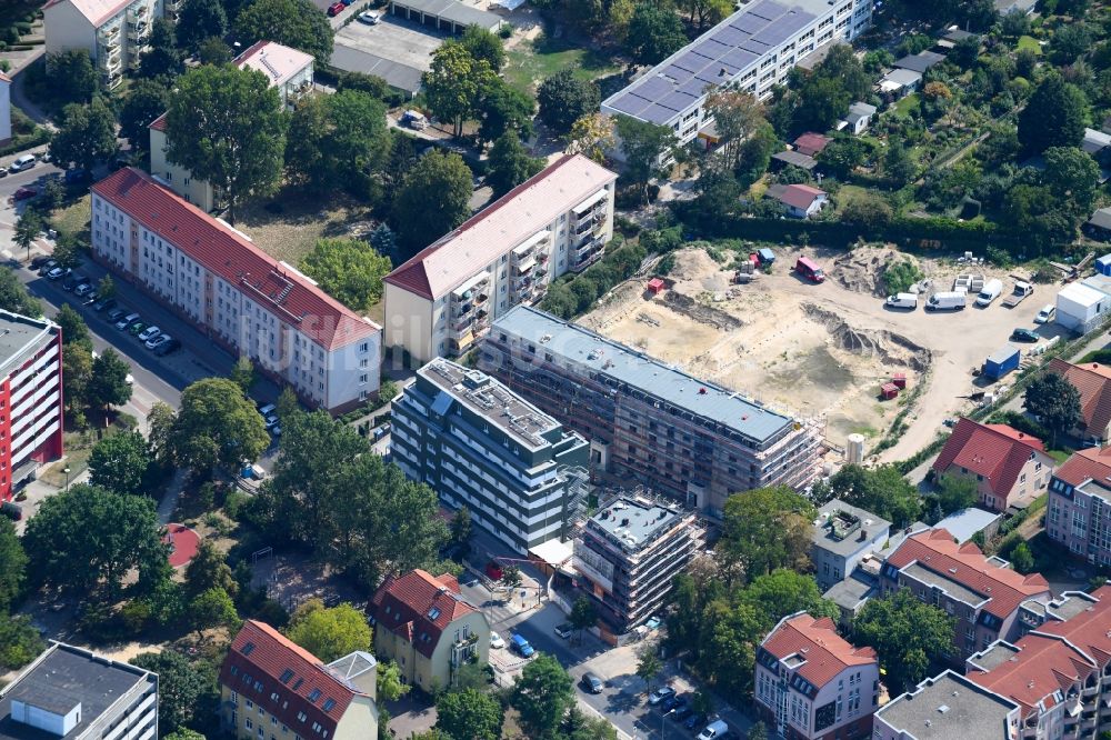 Luftaufnahme Berlin - Baustelle zum Neubau einer Mehrfamilienhaus-Wohnanlage entlang der Einbecker Straße in Berlin, Deutschland