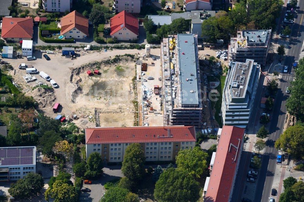 Berlin aus der Vogelperspektive: Baustelle zum Neubau einer Mehrfamilienhaus-Wohnanlage entlang der Einbecker Straße in Berlin, Deutschland