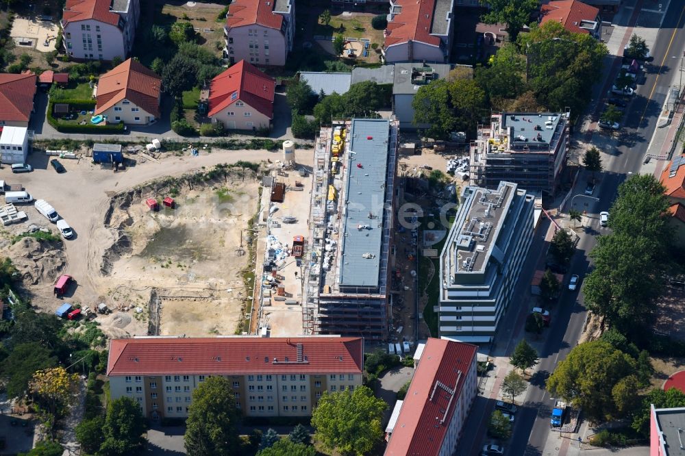 Luftaufnahme Berlin - Baustelle zum Neubau einer Mehrfamilienhaus-Wohnanlage entlang der Einbecker Straße in Berlin, Deutschland