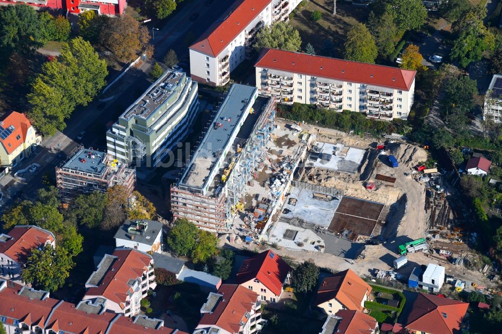 Berlin aus der Vogelperspektive: Baustelle zum Neubau einer Mehrfamilienhaus-Wohnanlage entlang der Einbecker Straße in Berlin, Deutschland