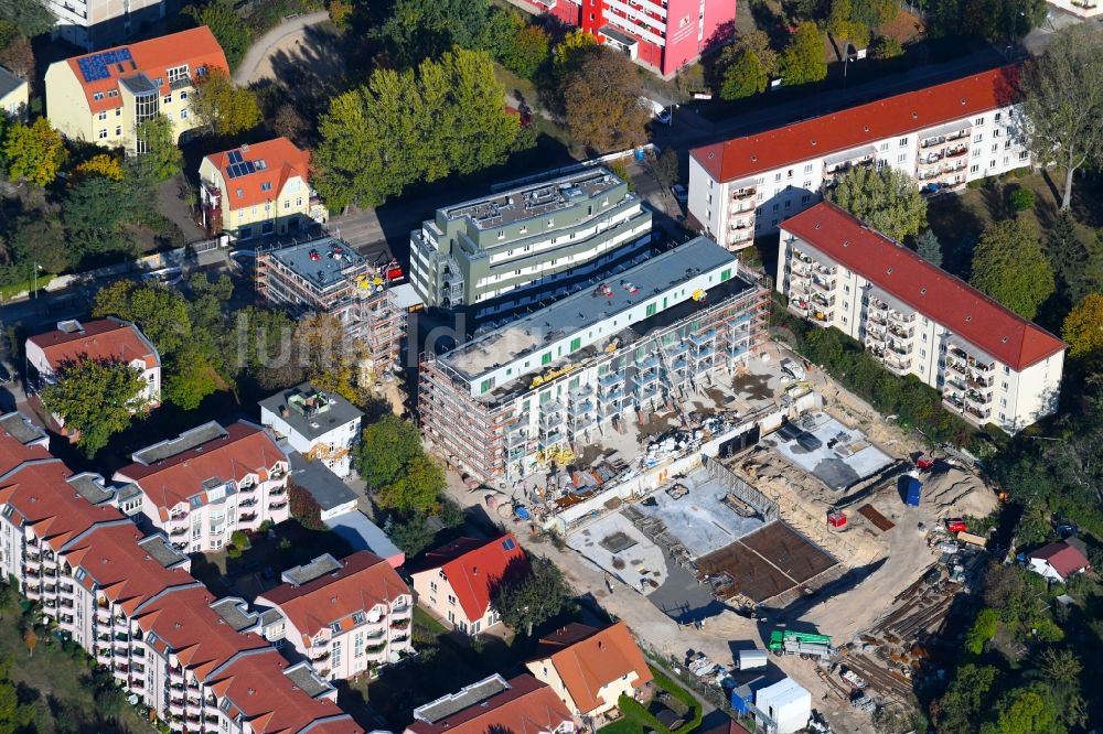 Luftbild Berlin - Baustelle zum Neubau einer Mehrfamilienhaus-Wohnanlage entlang der Einbecker Straße in Berlin, Deutschland