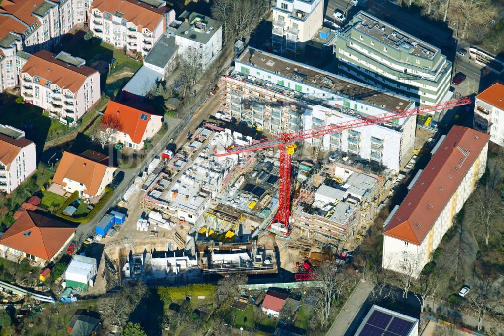 Luftaufnahme Berlin - Baustelle zum Neubau einer Mehrfamilienhaus-Wohnanlage entlang der Einbecker Straße im Ortsteil Lichtenberg in Berlin, Deutschland