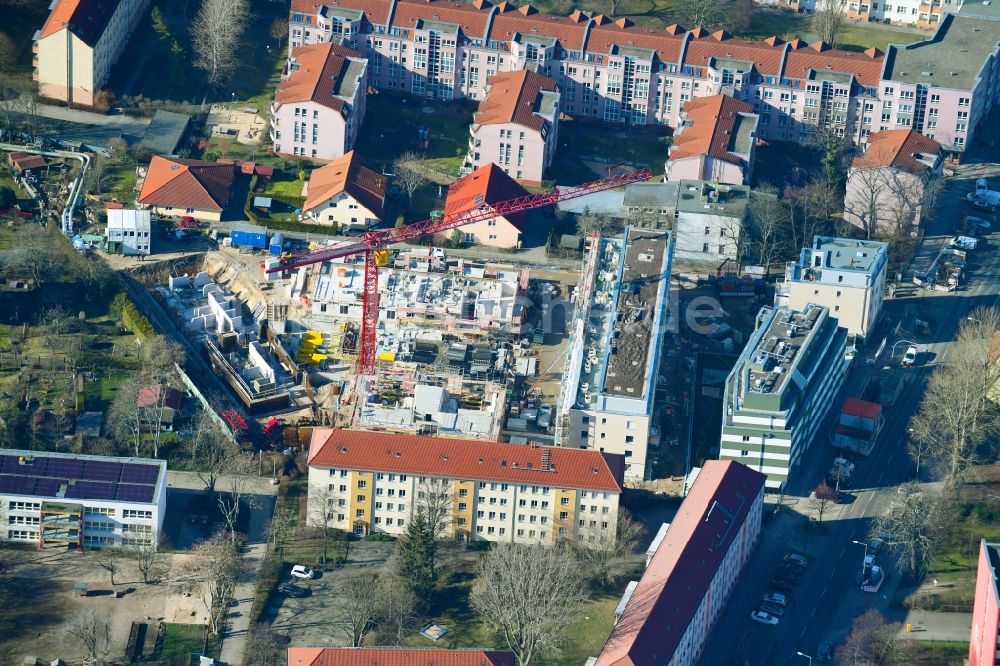 Berlin aus der Vogelperspektive: Baustelle zum Neubau einer Mehrfamilienhaus-Wohnanlage entlang der Einbecker Straße im Ortsteil Lichtenberg in Berlin, Deutschland