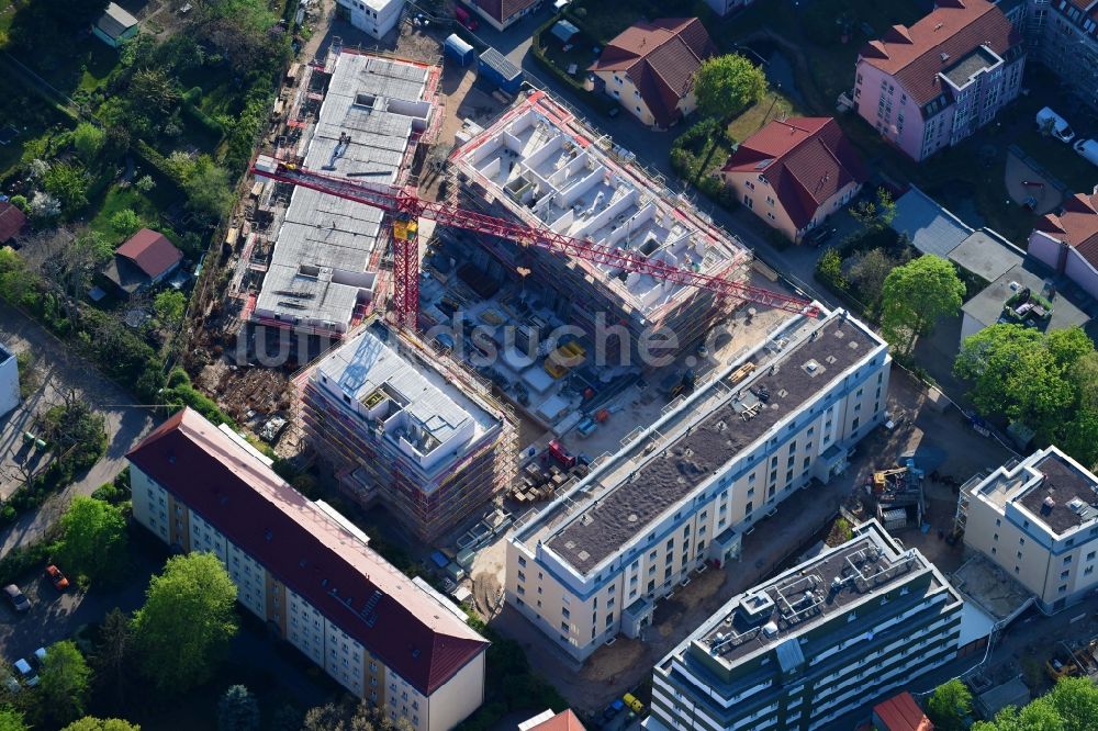 Berlin aus der Vogelperspektive: Baustelle zum Neubau einer Mehrfamilienhaus-Wohnanlage entlang der Einbecker Straße im Ortsteil Lichtenberg in Berlin, Deutschland