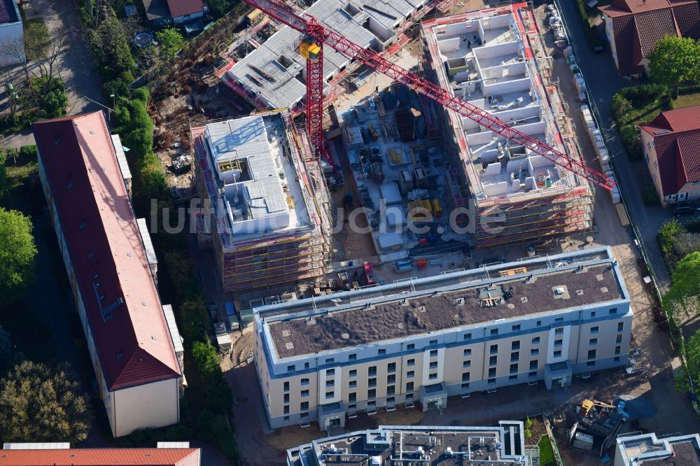 Luftbild Berlin - Baustelle zum Neubau einer Mehrfamilienhaus-Wohnanlage entlang der Einbecker Straße im Ortsteil Lichtenberg in Berlin, Deutschland