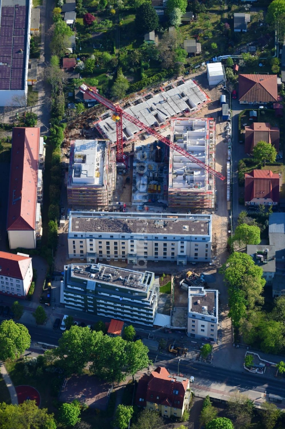 Luftaufnahme Berlin - Baustelle zum Neubau einer Mehrfamilienhaus-Wohnanlage entlang der Einbecker Straße im Ortsteil Lichtenberg in Berlin, Deutschland