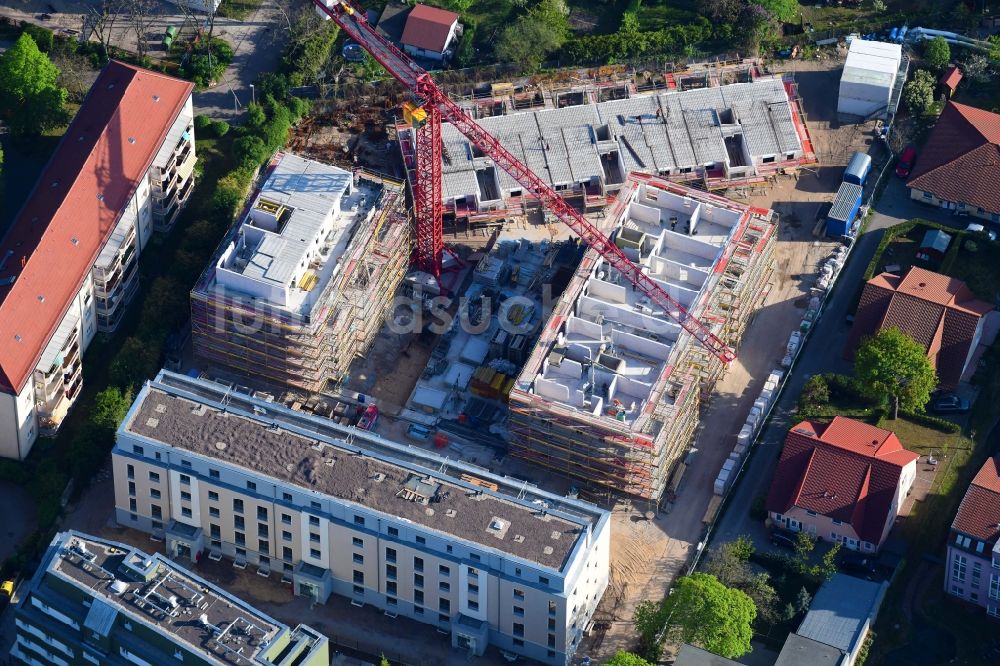 Berlin von oben - Baustelle zum Neubau einer Mehrfamilienhaus-Wohnanlage entlang der Einbecker Straße im Ortsteil Lichtenberg in Berlin, Deutschland