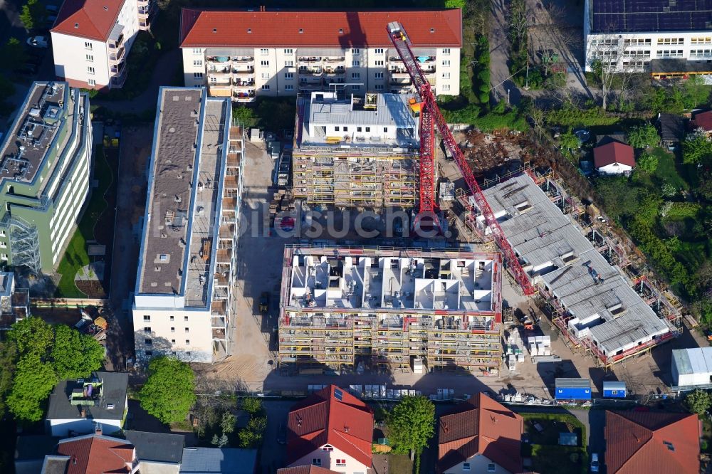 Berlin aus der Vogelperspektive: Baustelle zum Neubau einer Mehrfamilienhaus-Wohnanlage entlang der Einbecker Straße im Ortsteil Lichtenberg in Berlin, Deutschland