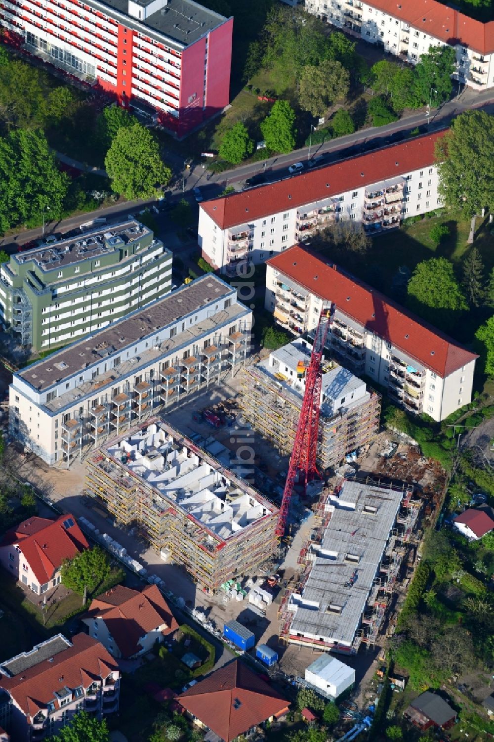 Luftaufnahme Berlin - Baustelle zum Neubau einer Mehrfamilienhaus-Wohnanlage entlang der Einbecker Straße im Ortsteil Lichtenberg in Berlin, Deutschland