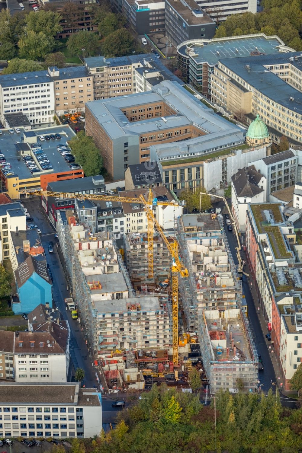 Essen von oben - Baustelle zum Neubau einer Mehrfamilienhaus-Wohnanlage in Essen im Bundesland Nordrhein-Westfalen