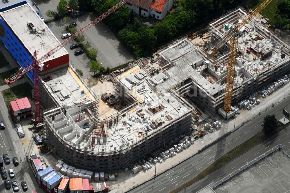 Luftaufnahme Ingolstadt - Baustelle zum Neubau einer Mehrfamilienhaus-Wohnanlage der Essinger Wohnbau GmbH an der Theodor-Heuss-Straße in Ingolstadt im Bundesland Bayern, Deutschland