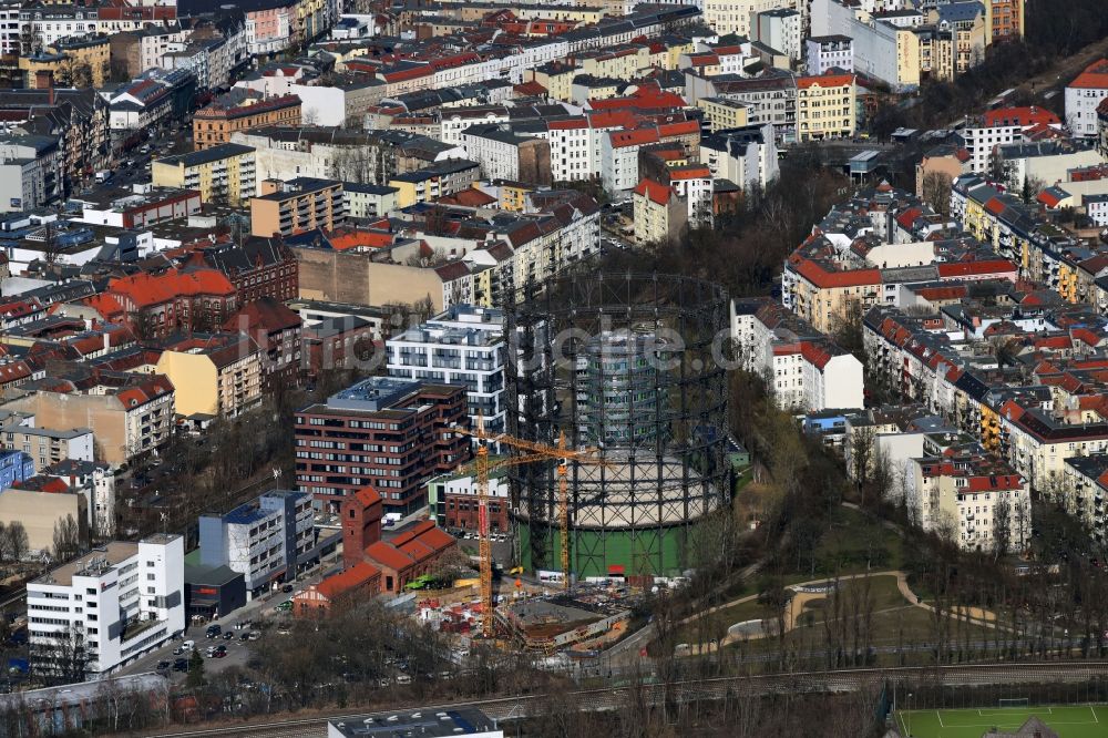 Berlin von oben - Baustelle zum Neubau einer Mehrfamilienhaus-Wohnanlage der EUREF AG am EUREF-Campus am Gasometer im Ortsteil Bezirk Tempelhof-Schöneberg in Berlin