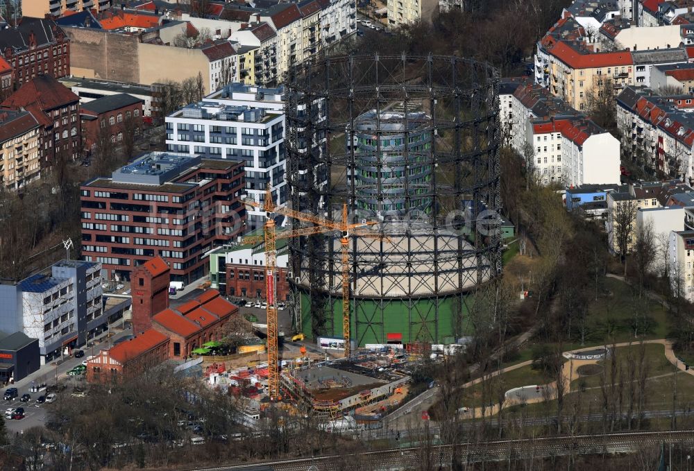 Luftaufnahme Berlin - Baustelle zum Neubau einer Mehrfamilienhaus-Wohnanlage der EUREF AG am EUREF-Campus am Gasometer im Ortsteil Bezirk Tempelhof-Schöneberg in Berlin