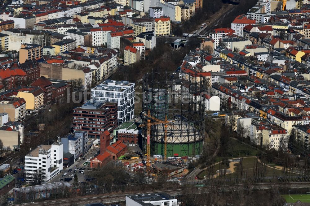 Luftbild Berlin - Baustelle zum Neubau einer Mehrfamilienhaus-Wohnanlage der EUREF AG am EUREF-Campus am Gasometer im Ortsteil Bezirk Tempelhof-Schöneberg in Berlin