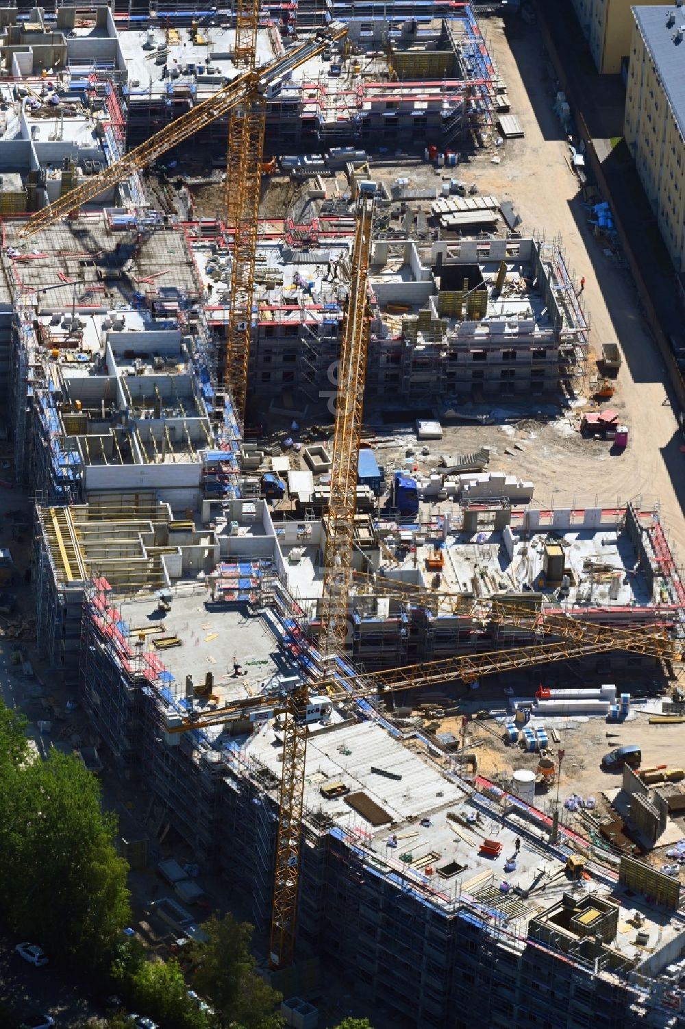 Berlin von oben - Baustelle zum Neubau einer Mehrfamilienhaus-Wohnanlage Eythstraße Ecke Bessemerstraße im Ortsteil Schöneberg in Berlin, Deutschland