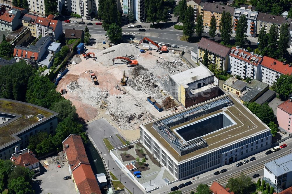 München von oben - Baustelle zum Neubau einer Mehrfamilienhaus-Wohnanlage an der Falkenstraße im Ortsteil Au-Haidhausen in München im Bundesland Bayern, Deutschland