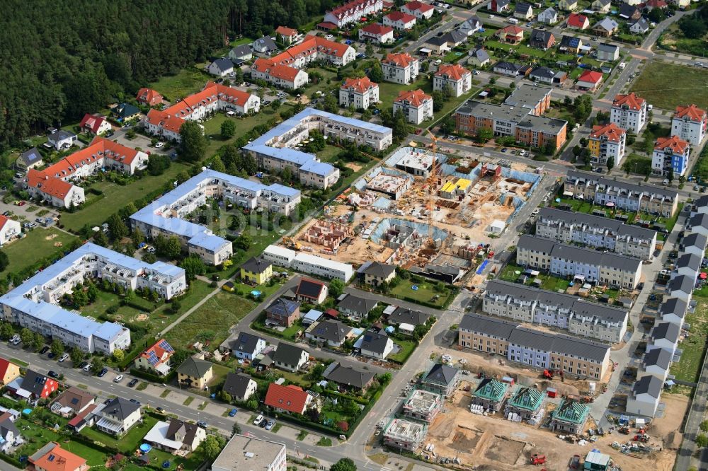 Luftaufnahme Michendorf - Baustelle zum Neubau einer Mehrfamilienhaus-Wohnanlage Falkenweg - Wieselweg - Hasenweg in Michendorf im Bundesland Brandenburg, Deutschland