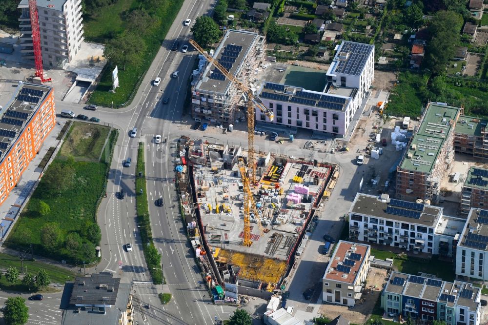 Luftaufnahme Freiburg im Breisgau - Baustelle zum Neubau einer Mehrfamilienhaus-Wohnanlage in Freiburg im Breisgau im Bundesland Baden-Württemberg, Deutschland