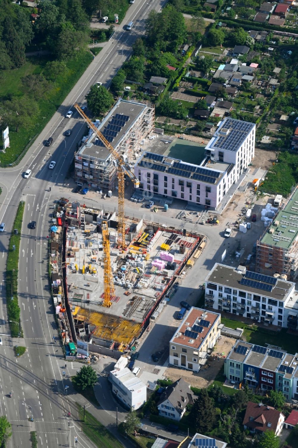 Freiburg im Breisgau von oben - Baustelle zum Neubau einer Mehrfamilienhaus-Wohnanlage in Freiburg im Breisgau im Bundesland Baden-Württemberg, Deutschland