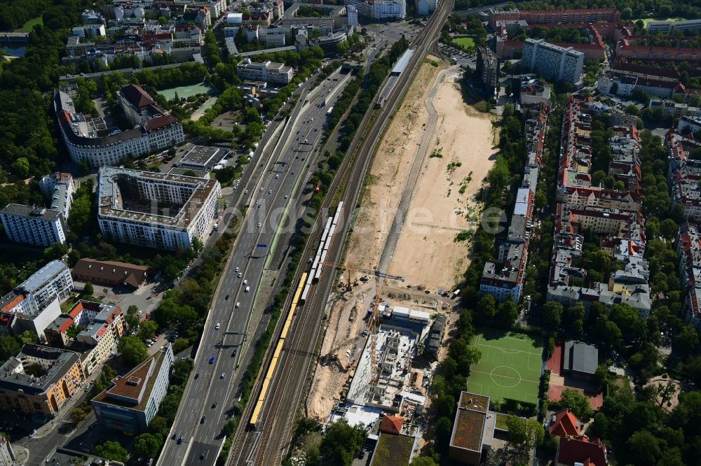 Berlin von oben - Baustelle zum Neubau einer Mehrfamilienhaus-Wohnanlage Friedenauer Höhe im Ortsteil Wilmersdorf in Berlin, Deutschland