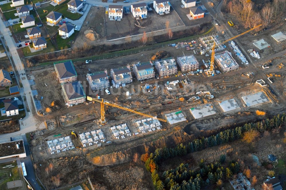 Luftaufnahme Bernau - Baustelle zum Neubau einer Mehrfamilienhaus-Wohnanlage Friedenstaler Gärten im Ortsteil Friedenstal in Bernau im Bundesland Brandenburg, Deutschland