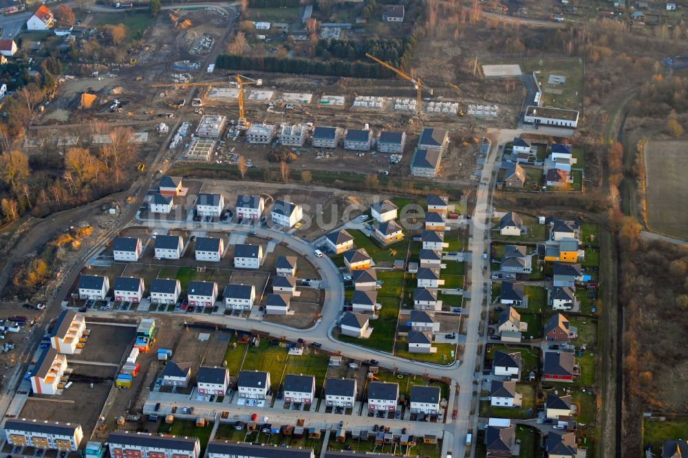 Luftbild Bernau - Baustelle zum Neubau einer Mehrfamilienhaus-Wohnanlage Friedenstaler Gärten im Ortsteil Friedenstal in Bernau im Bundesland Brandenburg, Deutschland