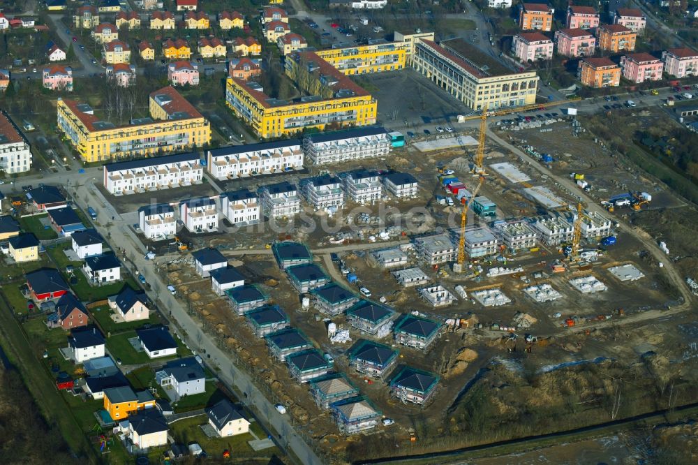 Bernau von oben - Baustelle zum Neubau einer Mehrfamilienhaus-Wohnanlage Friedenstaler Gärten an der Spreeallee - Havelstraße im Ortsteil Friedenstal in Bernau im Bundesland Brandenburg, Deutschland