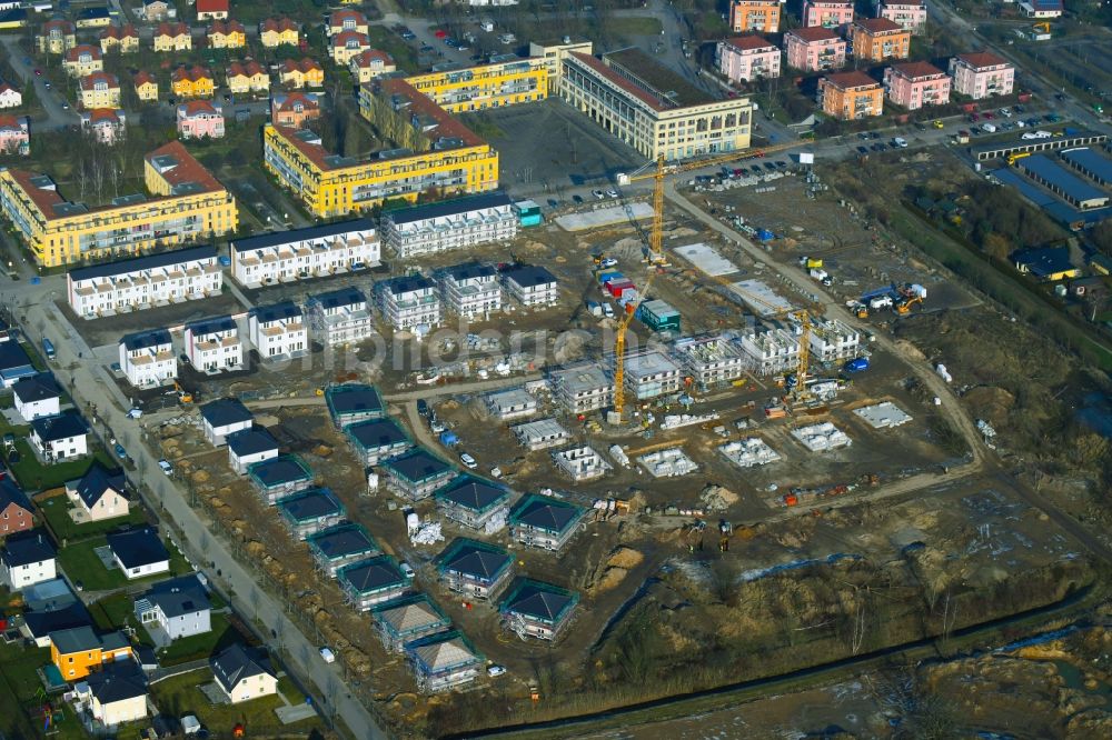 Bernau aus der Vogelperspektive: Baustelle zum Neubau einer Mehrfamilienhaus-Wohnanlage Friedenstaler Gärten an der Spreeallee - Havelstraße im Ortsteil Friedenstal in Bernau im Bundesland Brandenburg, Deutschland