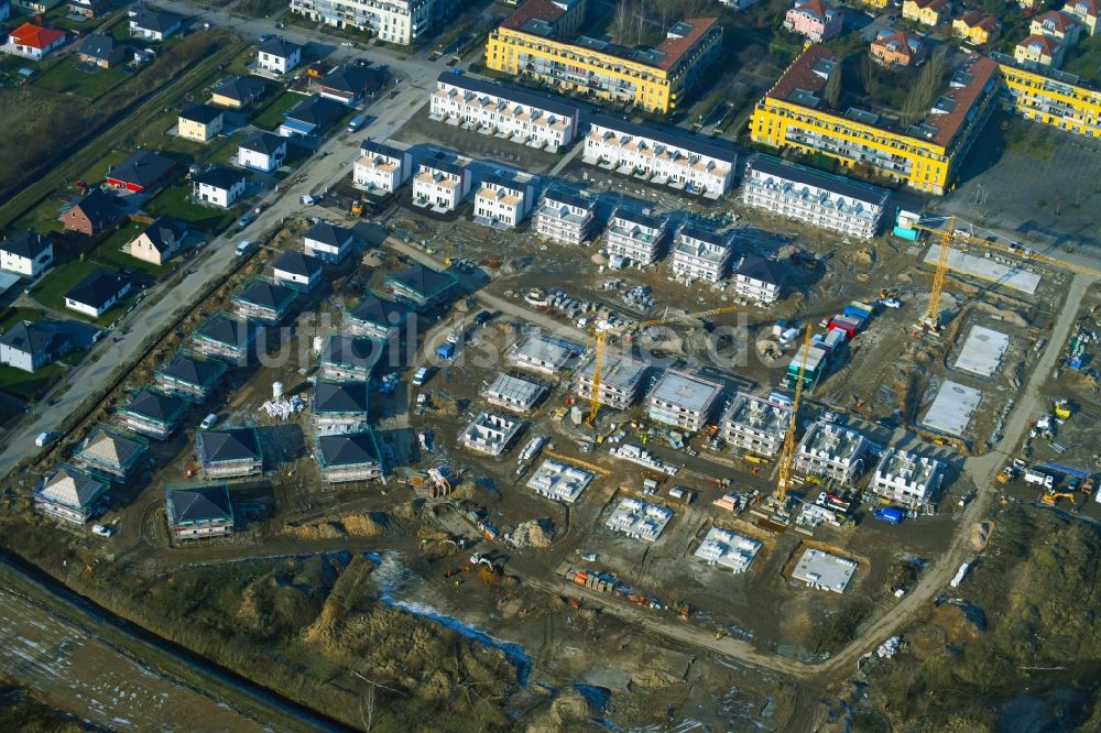 Luftaufnahme Bernau - Baustelle zum Neubau einer Mehrfamilienhaus-Wohnanlage Friedenstaler Gärten an der Spreeallee - Havelstraße im Ortsteil Friedenstal in Bernau im Bundesland Brandenburg, Deutschland