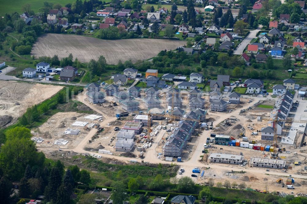 Bernau von oben - Baustelle zum Neubau einer Mehrfamilienhaus-Wohnanlage Friedenstaler Gärten an der Spreeallee - Havelstraße im Ortsteil Friedenstal in Bernau im Bundesland Brandenburg, Deutschland