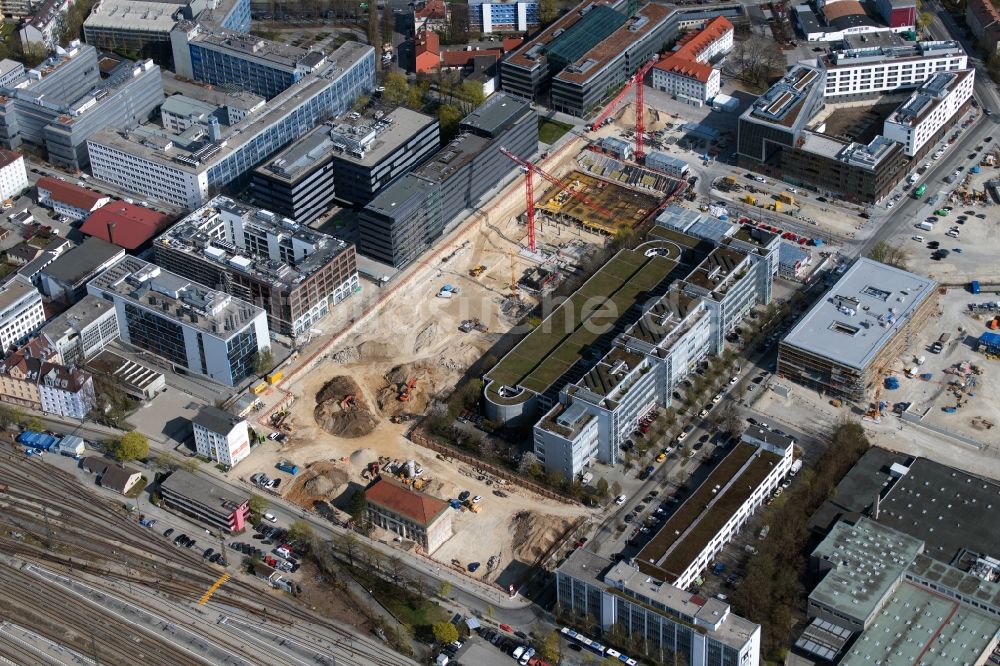 Luftbild München - Baustelle zum Neubau einer Mehrfamilienhaus-Wohnanlage an der Friedenstraße - Mühldorfstraße im Ortsteil Berg am Laim in München im Bundesland Bayern, Deutschland