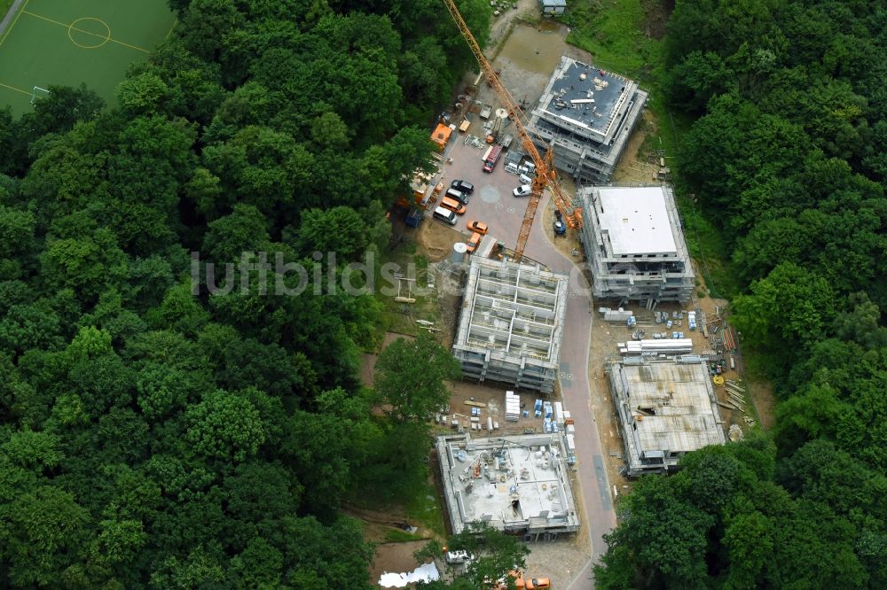 Schwarzenbek aus der Vogelperspektive: Baustelle zum Neubau einer Mehrfamilienhaus-Wohnanlage der Friedrich Schütt + Sohn Baugesellschaft mbH & Co. KG am Sachsenwald in Schwarzenbek im Bundesland Schleswig-Holstein, Deutschland