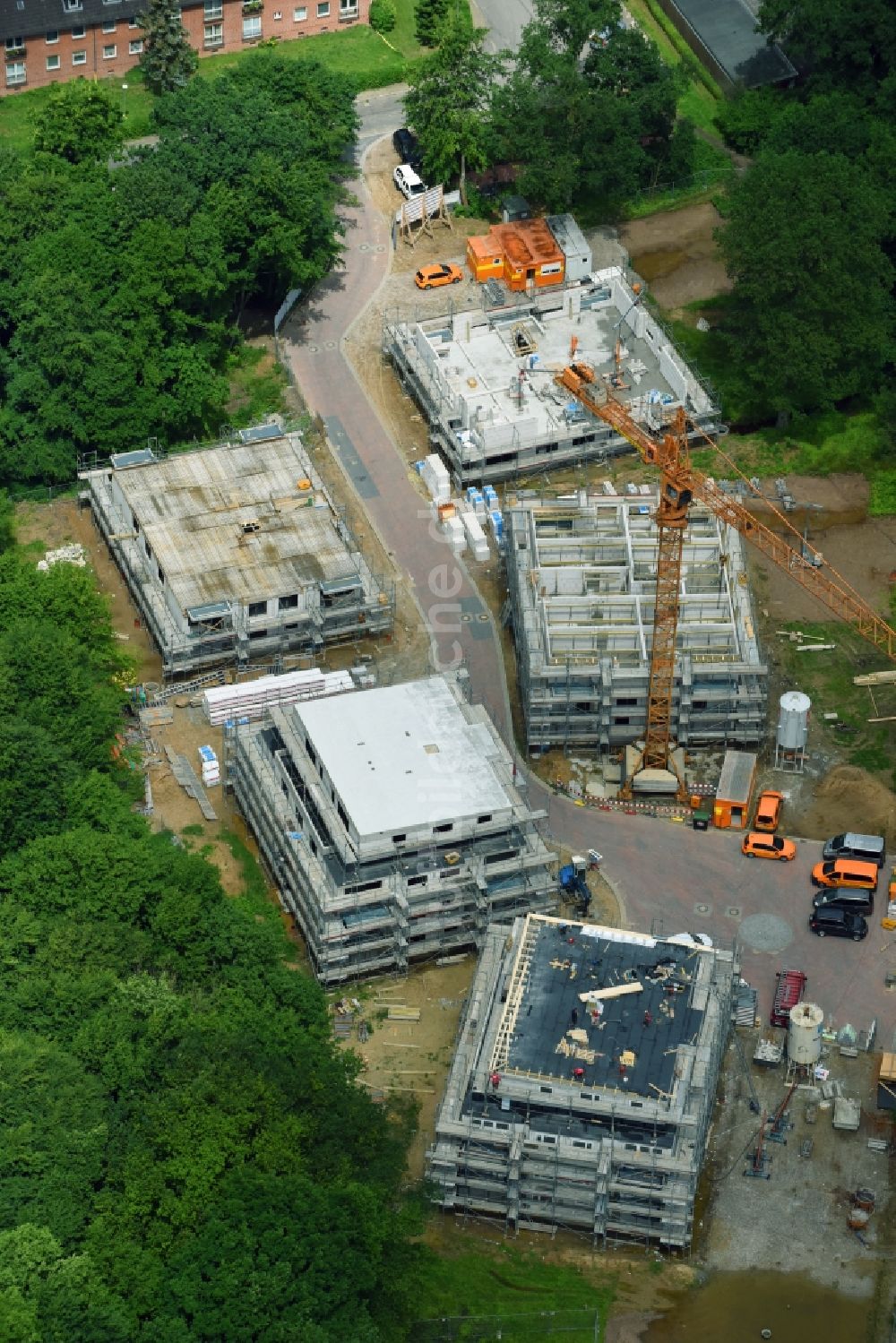 Luftaufnahme Schwarzenbek - Baustelle zum Neubau einer Mehrfamilienhaus-Wohnanlage der Friedrich Schütt + Sohn Baugesellschaft mbH & Co. KG am Sachsenwald in Schwarzenbek im Bundesland Schleswig-Holstein, Deutschland