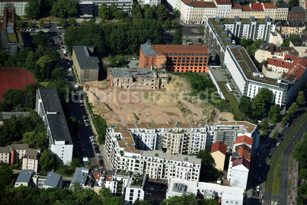 Luftaufnahme Berlin - Baustelle zum Neubau einer Mehrfamilienhaus-Wohnanlage Friedrichshain-Höfe im Ortsteil Friedrichshain in Berlin, Deutschland