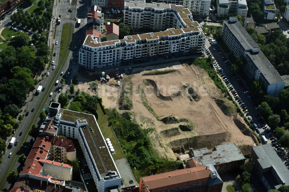 Berlin von oben - Baustelle zum Neubau einer Mehrfamilienhaus-Wohnanlage Friedrichshain-Höfe im Ortsteil Friedrichshain in Berlin, Deutschland