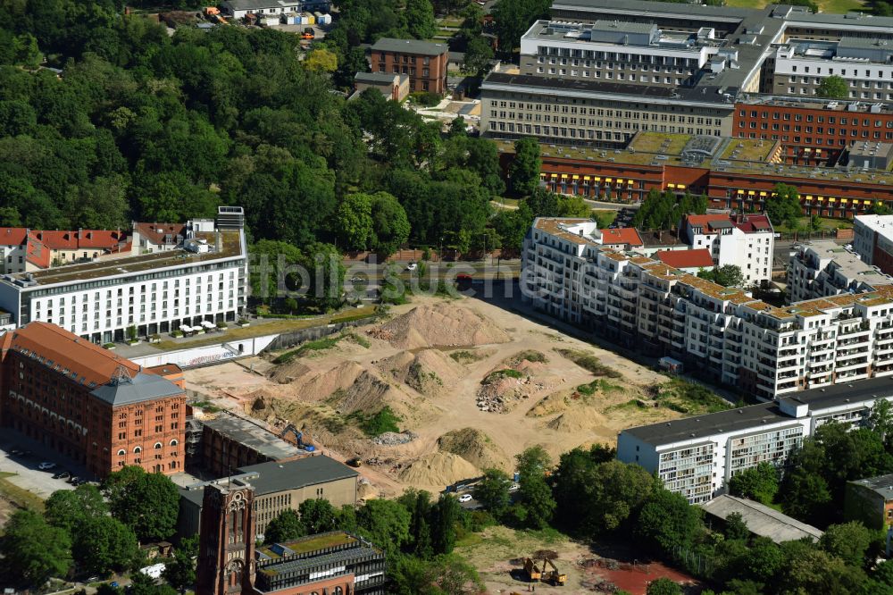 Berlin aus der Vogelperspektive: Baustelle zum Neubau einer Mehrfamilienhaus-Wohnanlage Friedrichshain-Höfe im Ortsteil Friedrichshain in Berlin, Deutschland