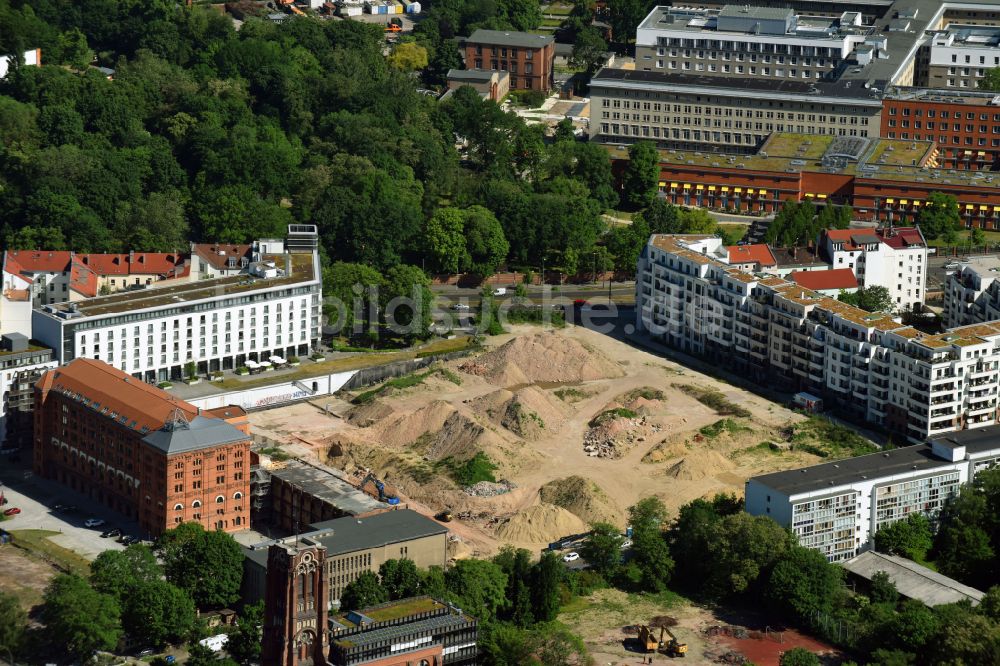 Luftbild Berlin - Baustelle zum Neubau einer Mehrfamilienhaus-Wohnanlage Friedrichshain-Höfe im Ortsteil Friedrichshain in Berlin, Deutschland