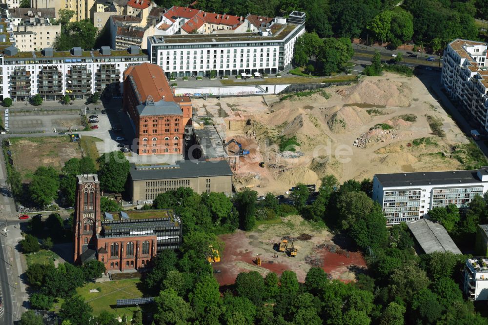 Luftaufnahme Berlin - Baustelle zum Neubau einer Mehrfamilienhaus-Wohnanlage Friedrichshain-Höfe im Ortsteil Friedrichshain in Berlin, Deutschland