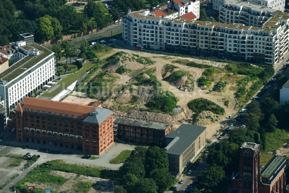 Luftaufnahme Berlin - Baustelle zum Neubau einer Mehrfamilienhaus-Wohnanlage Friedrichshain-Höfe im Ortsteil Friedrichshain in Berlin, Deutschland