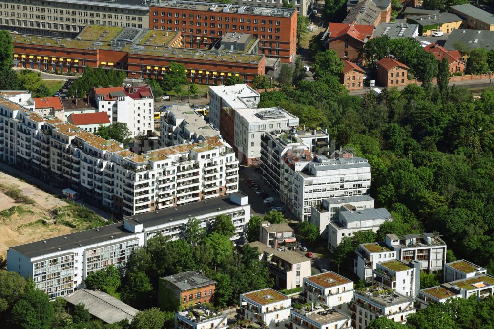 Luftbild Berlin - Baustelle zum Neubau einer Mehrfamilienhaus-Wohnanlage Friedrichshain-Höfe im Ortsteil Friedrichshain in Berlin, Deutschland