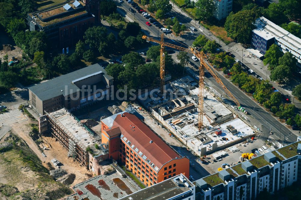 Berlin aus der Vogelperspektive: Baustelle zum Neubau einer Mehrfamilienhaus-Wohnanlage Friedrichshain-Höfe im Ortsteil Friedrichshain in Berlin, Deutschland