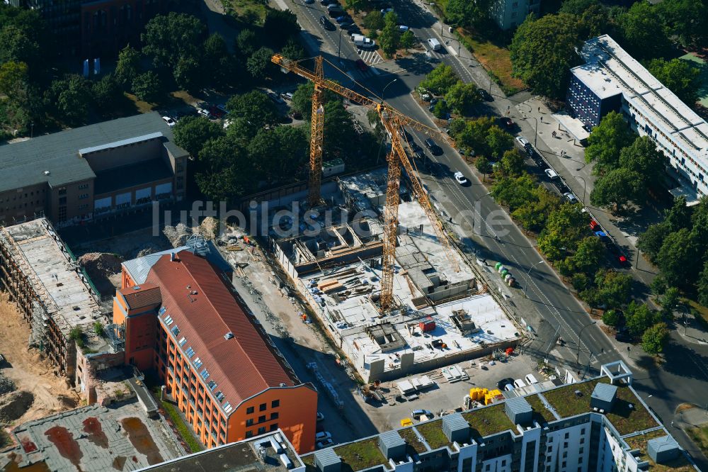 Luftaufnahme Berlin - Baustelle zum Neubau einer Mehrfamilienhaus-Wohnanlage Friedrichshain-Höfe im Ortsteil Friedrichshain in Berlin, Deutschland