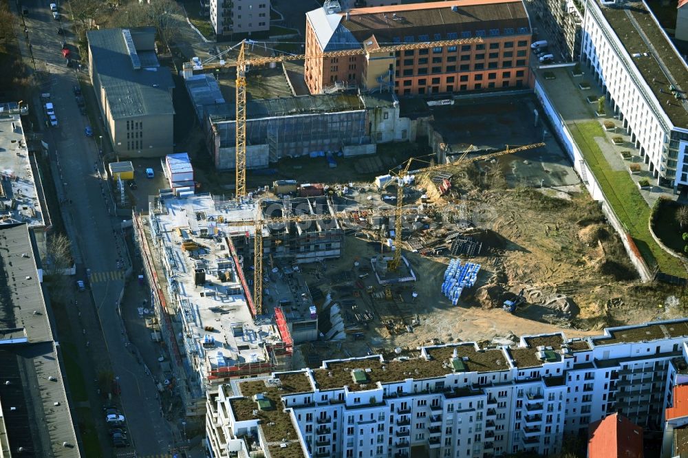 Berlin aus der Vogelperspektive: Baustelle zum Neubau einer Mehrfamilienhaus-Wohnanlage Friedrichshain-Höfe im Ortsteil Friedrichshain in Berlin, Deutschland