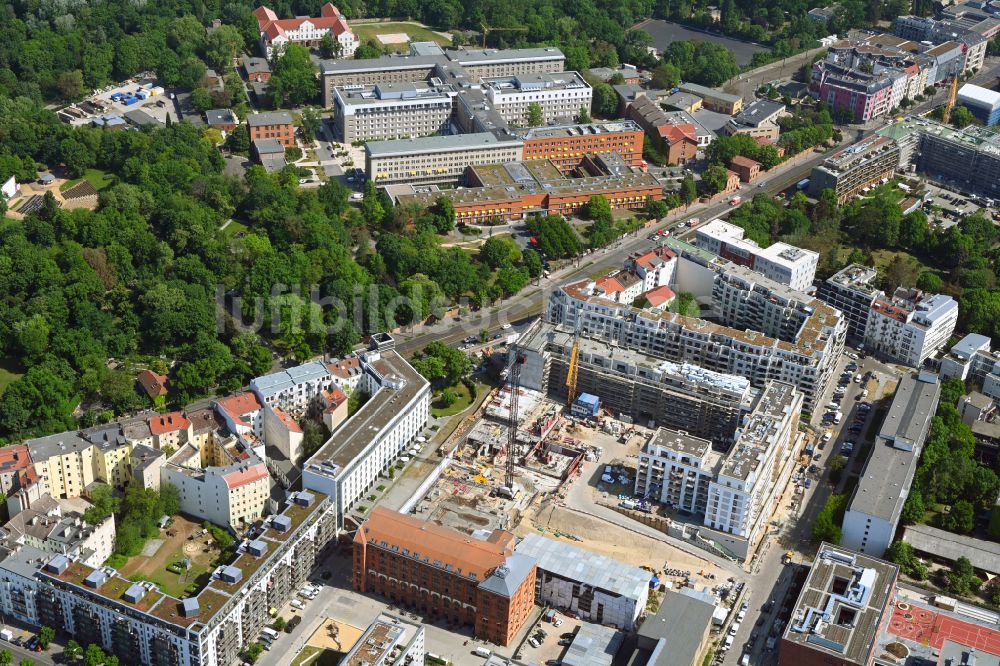 Luftaufnahme Berlin - Baustelle zum Neubau einer Mehrfamilienhaus-Wohnanlage Friedrichshain-Höfe im Ortsteil Friedrichshain in Berlin, Deutschland