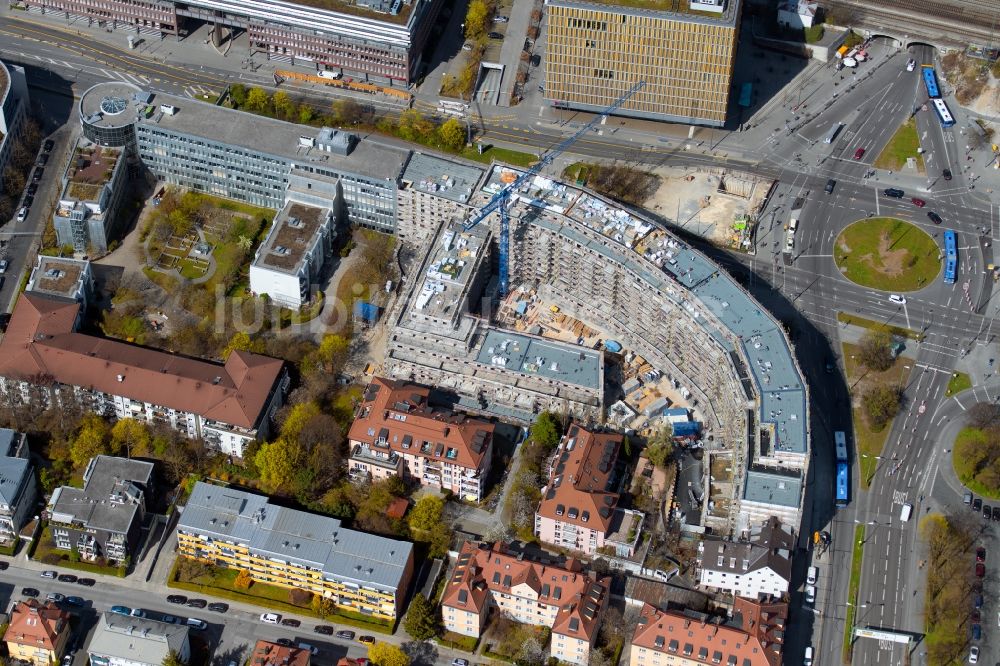 München aus der Vogelperspektive: Baustelle zum Neubau einer Mehrfamilienhaus-Wohnanlage FÜRST der Baywobau Baubetreuung GmbH im Ortsteil Laim in München im Bundesland Bayern, Deutschland