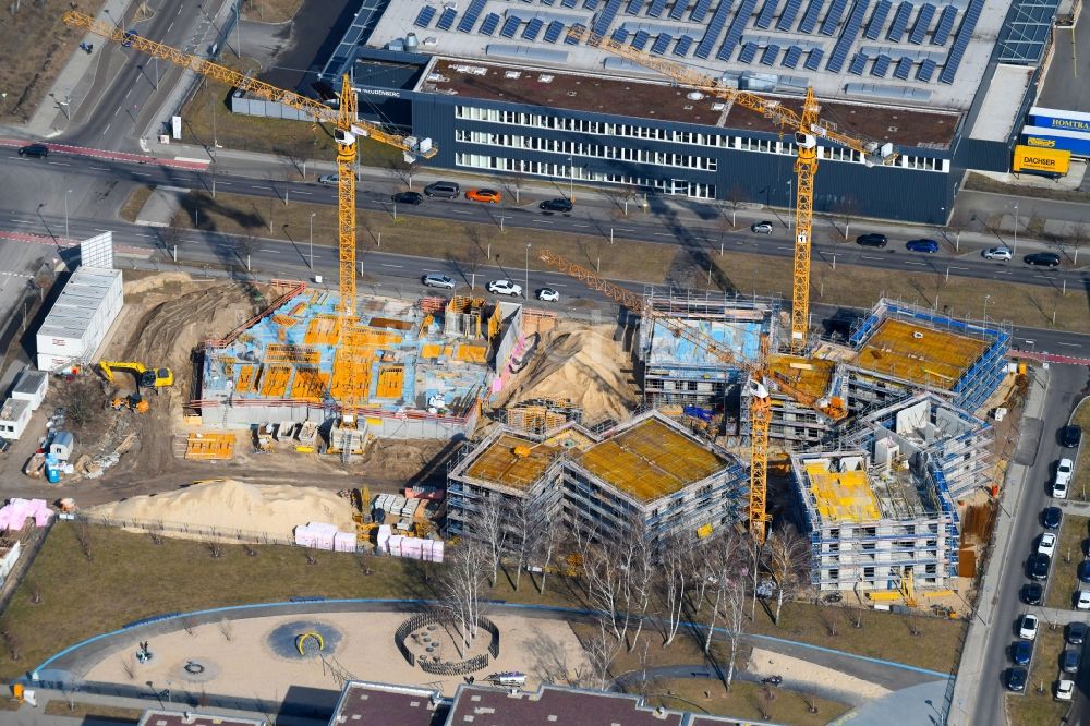 Berlin aus der Vogelperspektive: Baustelle zum Neubau einer Mehrfamilienhaus-Wohnanlage „ Future Living Homes “ im Ortsteil Adlershof - Johannestal in Berlin, Deutschland